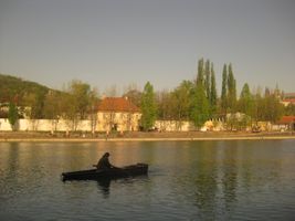 Vltava 5-u Střeleckého ostrova 21.4.09-bývalé sídlo ČRS ÚSMP (1).jpg